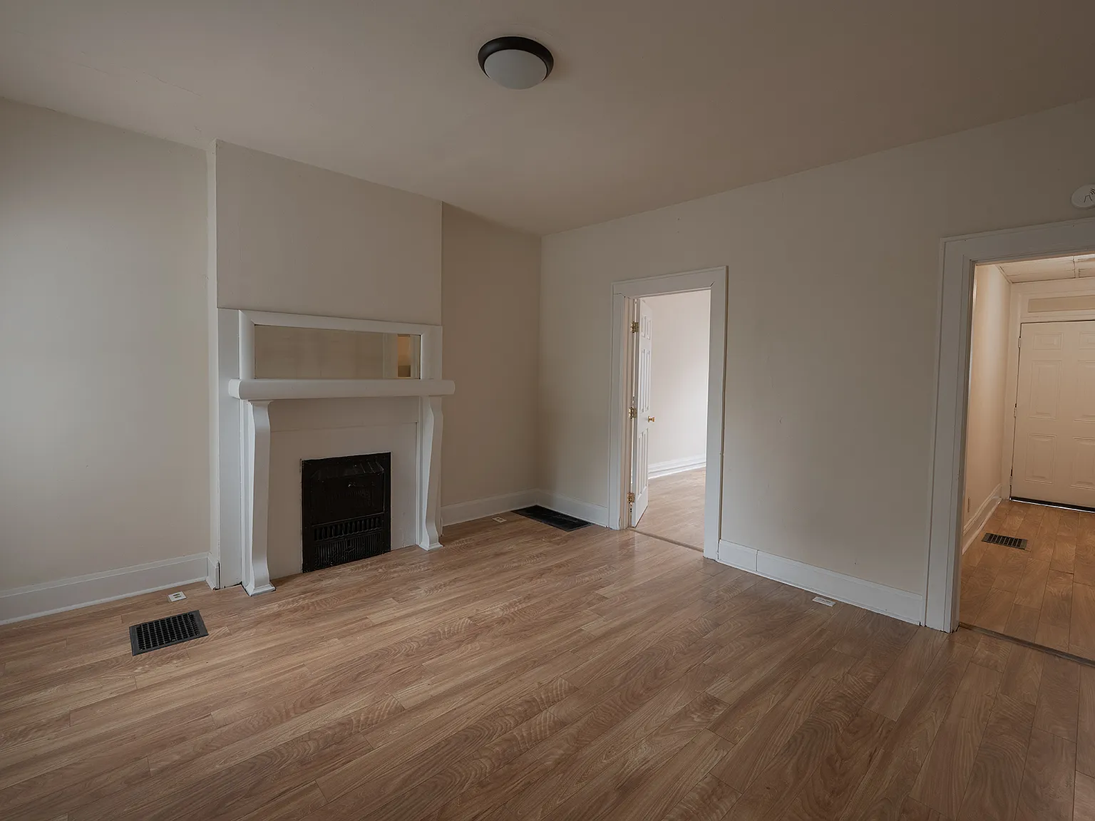 3 bed, 1073 sqft, $1,200 — Photo 2