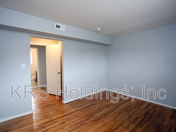 3rd image of 929 41st St #A
