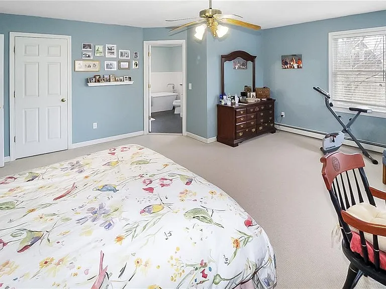 641 Middle Rd — Photo 11