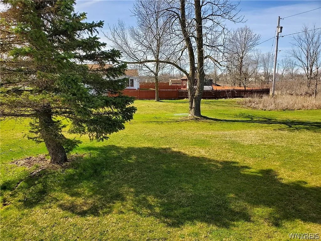 3 bed, 1.5 bath, 1821 sqft, $2,700 — Photo 2