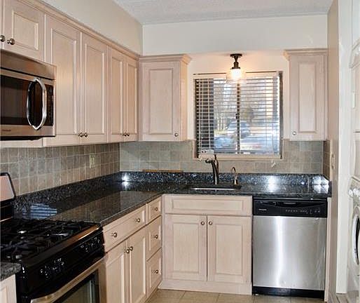 5th image of 175 Hoffman Ave APT 103
