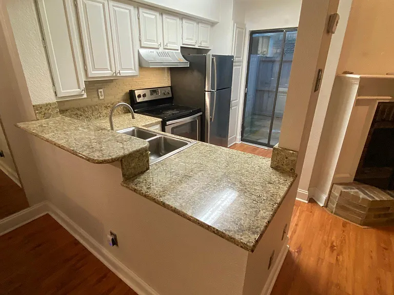 1304 E Bayou Pkwy #3C — Photo 5