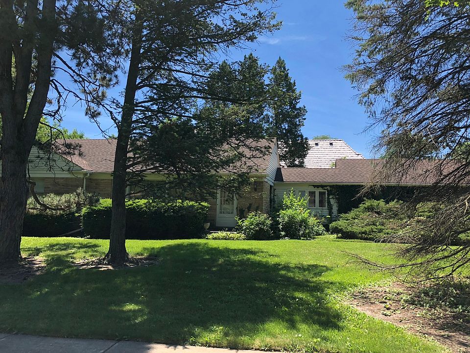 2nd image of 747 Windsor Rd