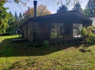 215 W Spruce St, Saint Charles, MI 48655
