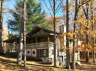 101 Locust Ln, Greentown, PA 18426