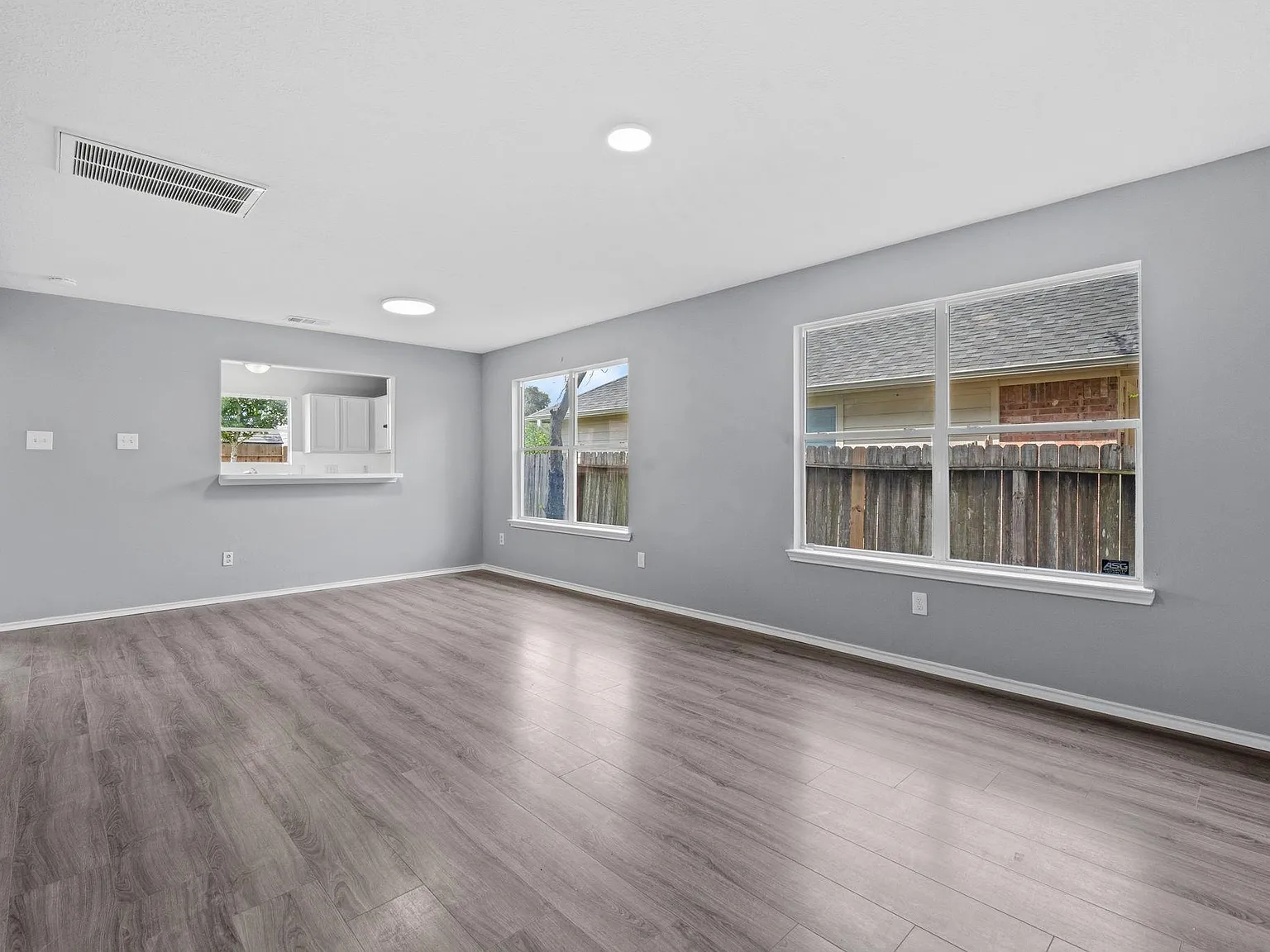 4 bed, 2.5 bath, 1894 sqft, $1,850 — Photo 3