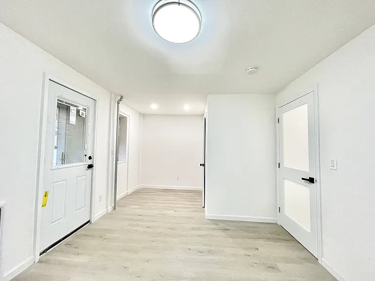 1007 Hart St #1 — Photo 6