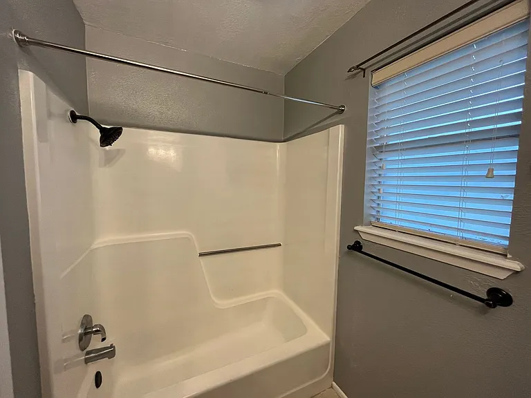 2118 Meadowgrove Dr — Photo 16