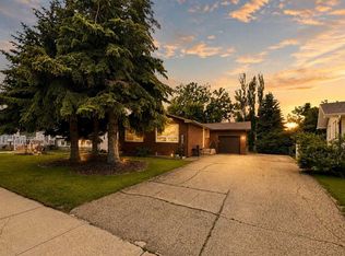 12 NE Malcolm Cres, Red Deer, AB T4N 0J8