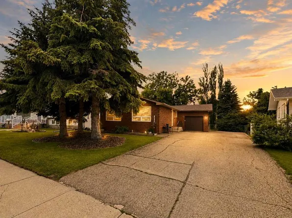 12 NE Malcolm Cres, Red Deer, AB T4N 0J8