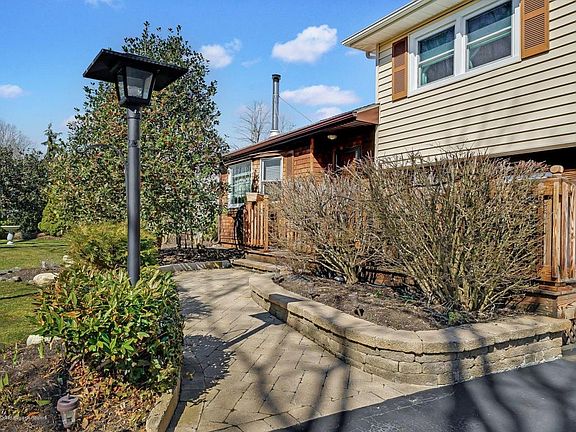 3rd image of 59 Court Dr