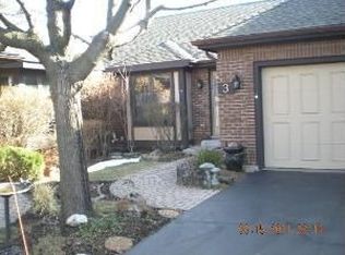 3 Phillippi Creek Dr, Elgin, IL 60120