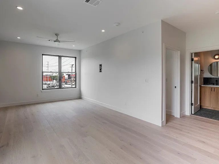 309 W Daggett Ave — Photo 7