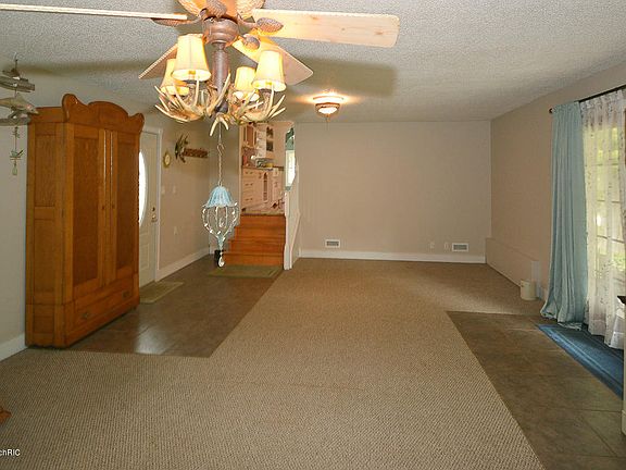 3rd image of 1410 116th Ave