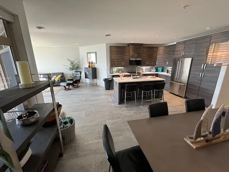 3 bed, 3.0 bath, 1400 sqft, $2,700 — Photo 3