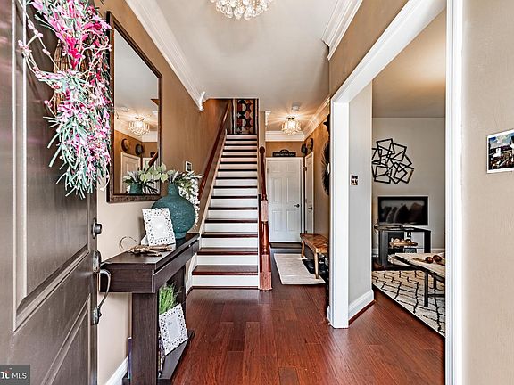 3rd image of 20 Meridian Ln