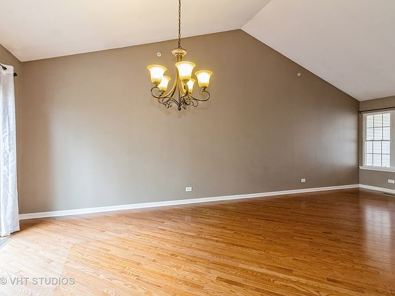 4th image of 19 Tall Grass Ct