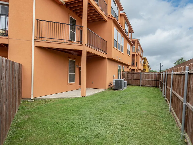 2640 Venice Dr #2 — Photo 35