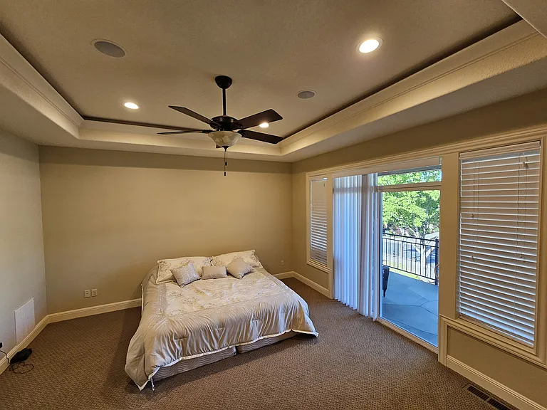1323 SE Columbia Crest Ct — Photo 5