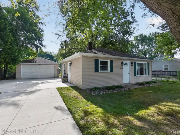 1902 Adelpha Ave, Holt, MI 48842