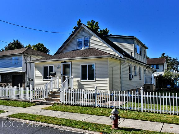 2nd image of 1-24 28th St