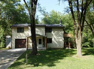 1904 N South Trails Ter, Columbia, MO 65202