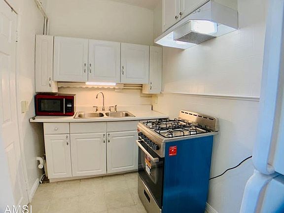 4th image of 2020 Lombard St #A