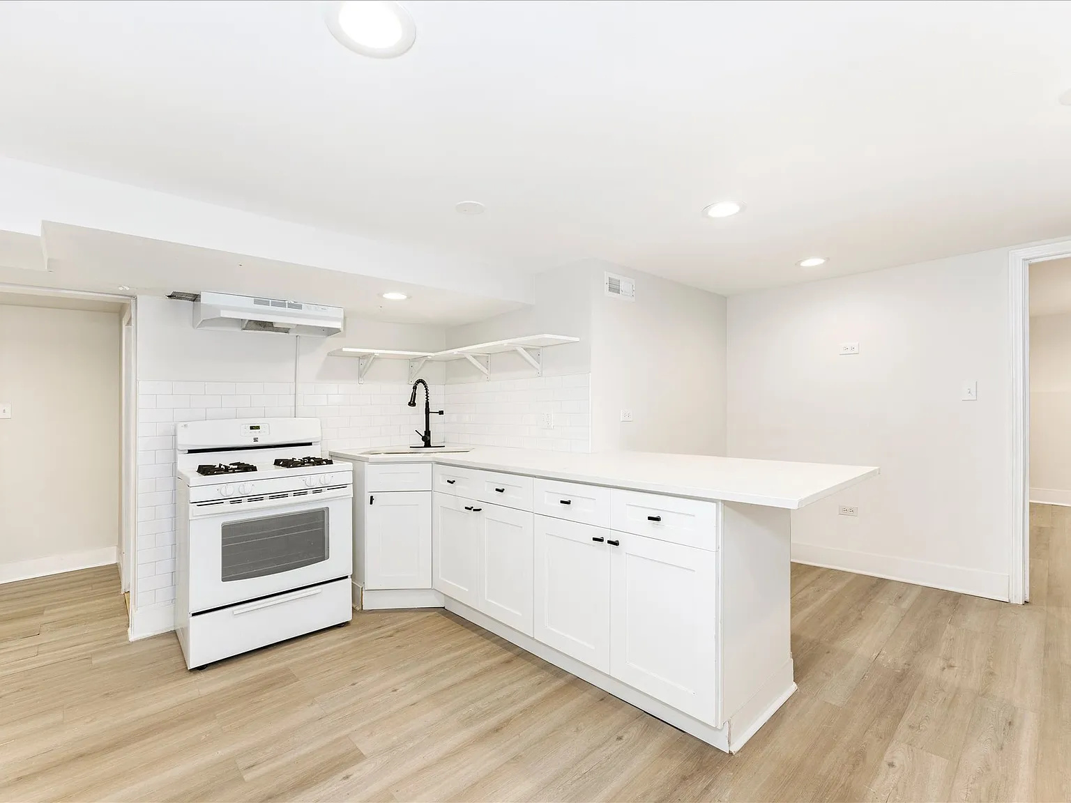 4849 West Hutchinson Street G — Photo 2