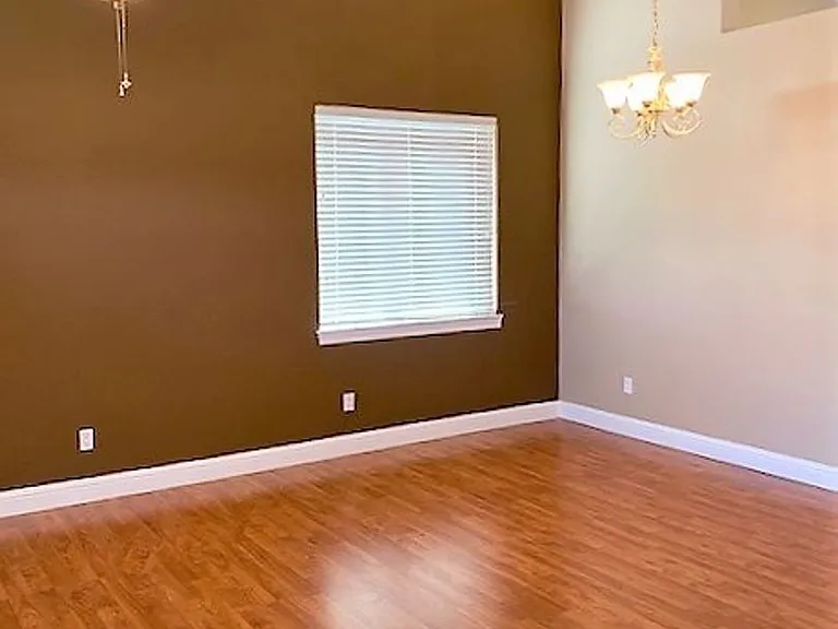518 Castenda Dr — Photo 6