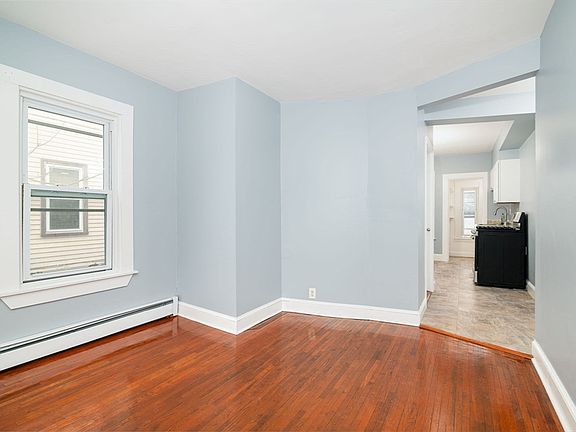 5th image of 79 Gilbert St
