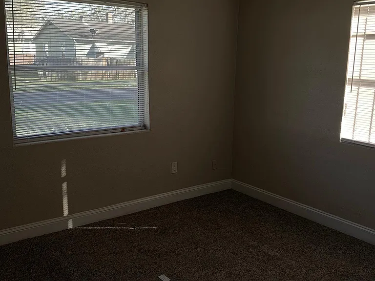 842 Luna St — Photo 7