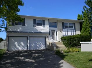 1490 Port Arthur Ct, Hoffman Estates, IL 60192
