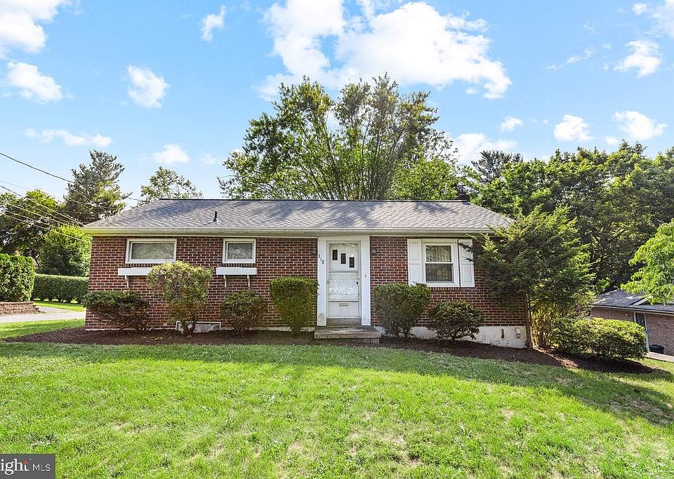 1st image of 318 Diller Dr