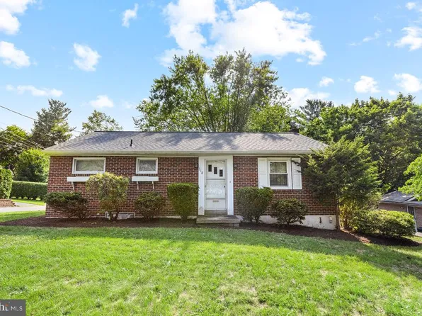 318 Diller Dr, Akron, PA 17501