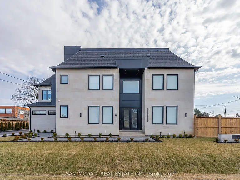 1019 Strathy Ave — Photo 3