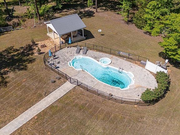 2nd image of 5445 Wesleyan Dr N