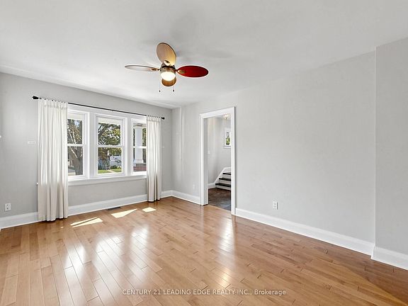 3rd image of 108 Frederick St