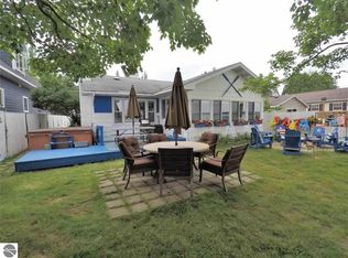 3447 W Lake Mitchell Dr, Cadillac, MI 49601