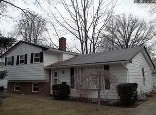 24931 Doe Dr, North Olmsted, OH 44070