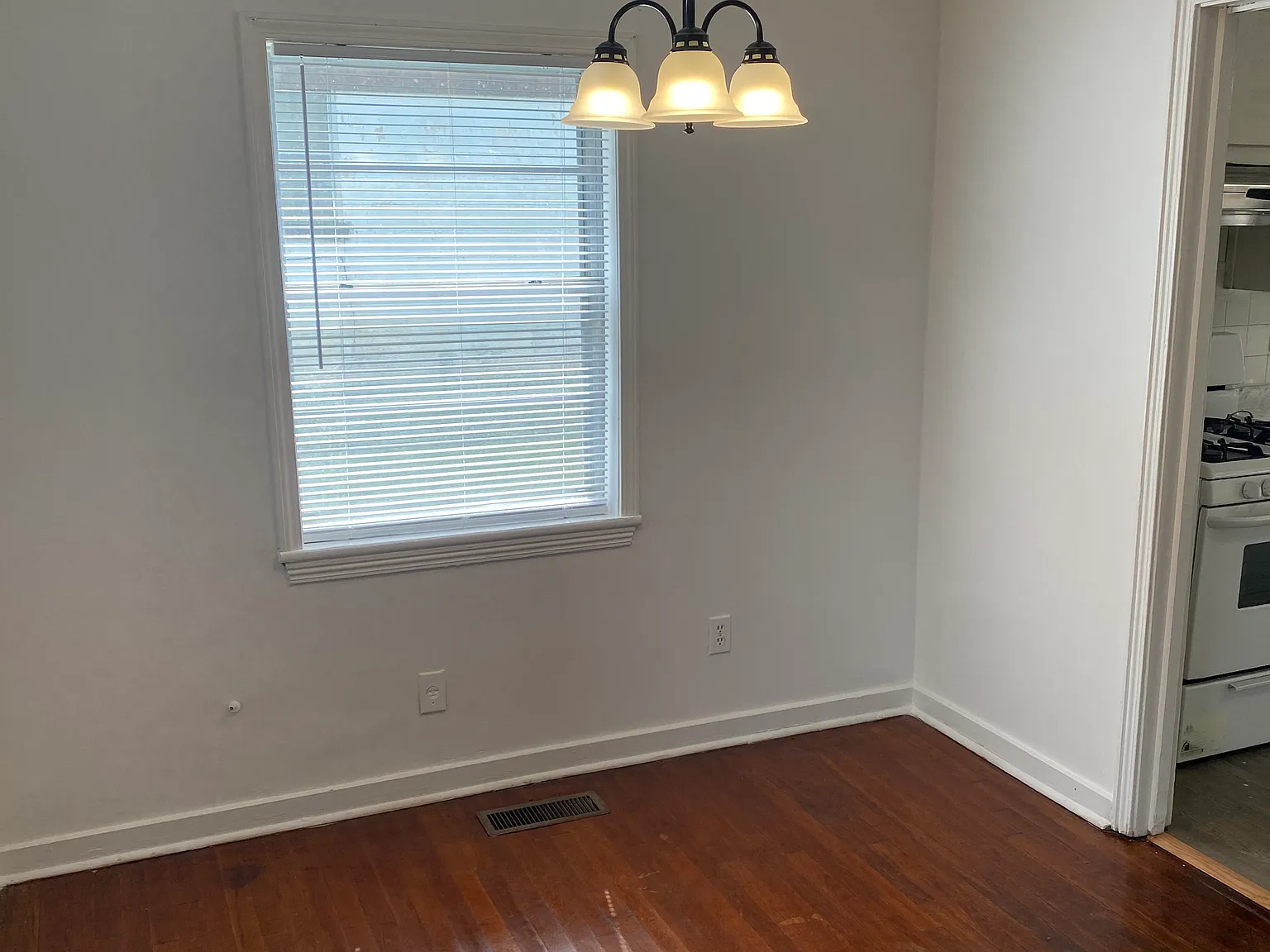3 bed, 1026 sqft, $1,199 — Photo 3