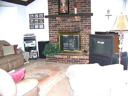 3rd image of 423 SE Lana Ct