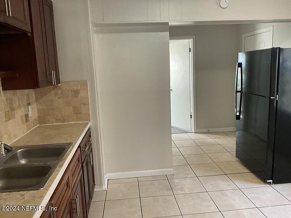 5th image of 7858 CAXTON Circle E