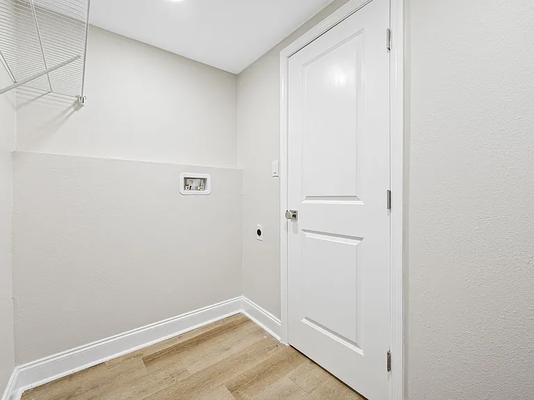 129 Danube Ave — Photo 13