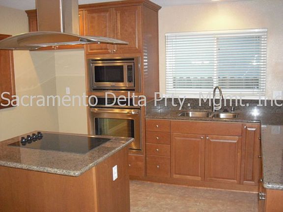 3rd image of 2816 Notre Dame Dr