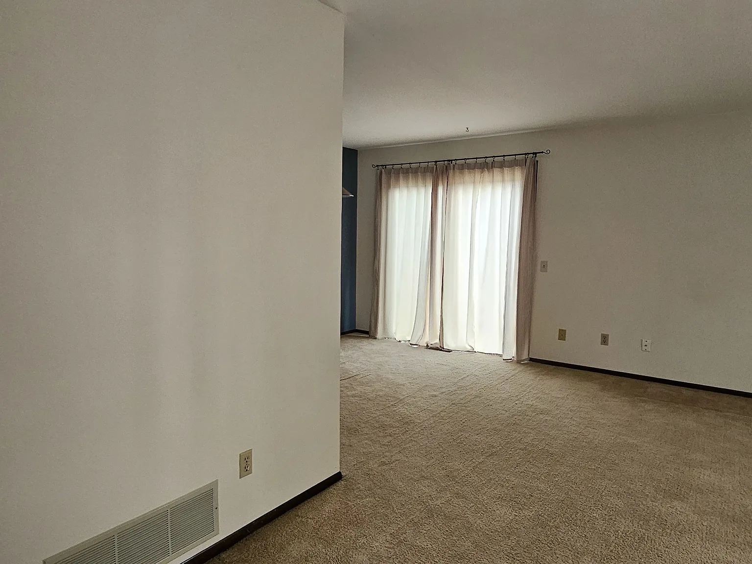 2 bed, 1012 sqft, $1,850 — Photo 3