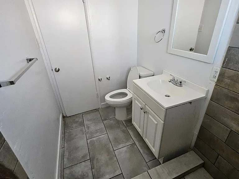 1422 S Casino Center Blvd — Photo 9