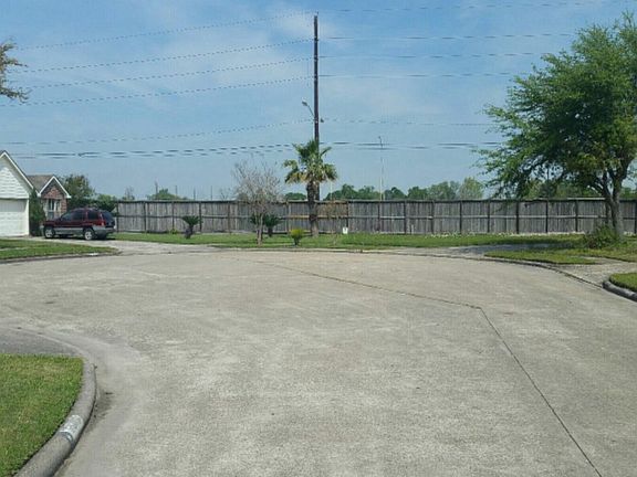 4th image of 8923 Lakeworth Dr