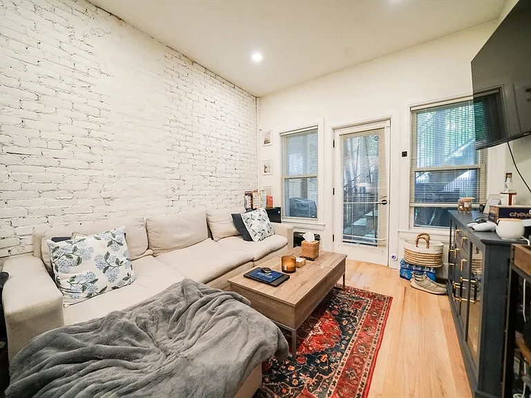 308 Saratoga St #1 — Photo 4