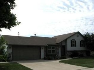 1107 Squire Ln, West Bend, WI 53090