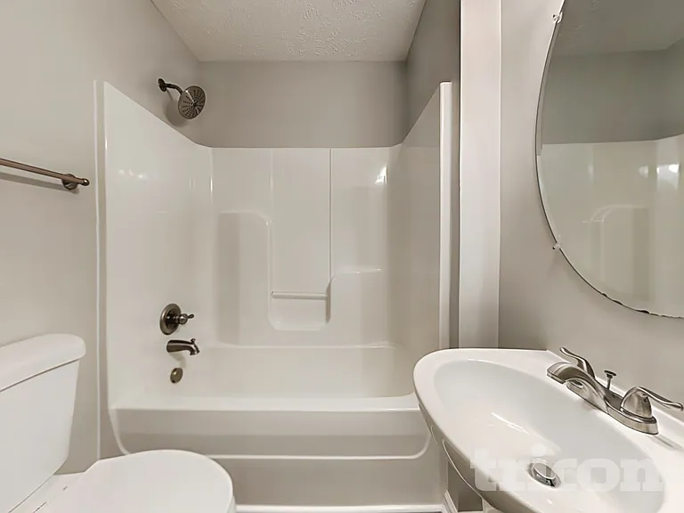 1612 Broad Cir — Photo 14
